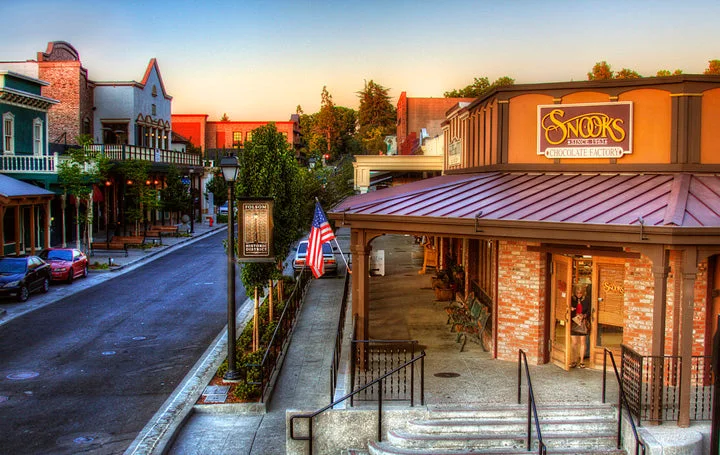 Snooks Candies and Chocolate Factory business photo